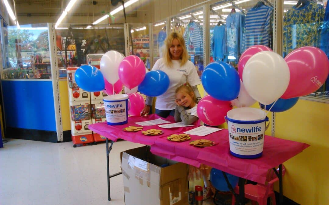 DERBY VOLUNTEERS SUPPORT NEWLIFE AT TOYS R US